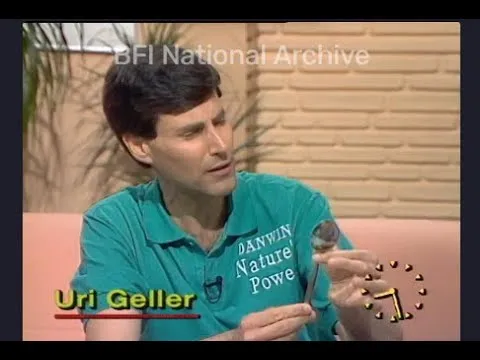 Uri Geller demonstriert Löffelbiegen – TV-am Good Morning Britain, 24. Mai 1990